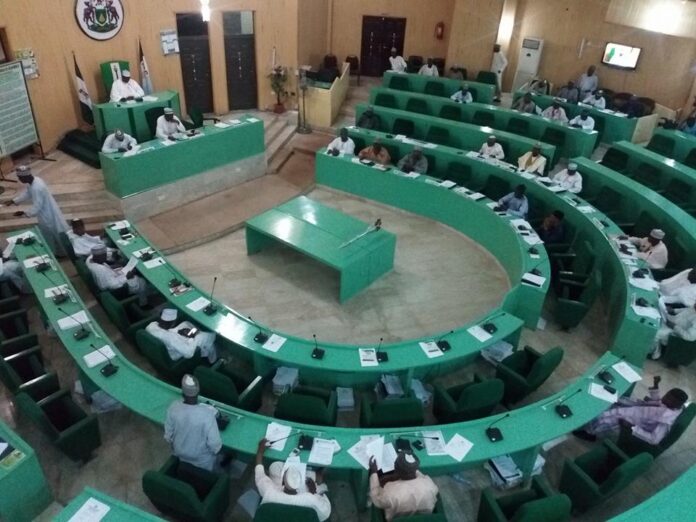 In a significant development, the Kano State House of Assembly has repealed the law that created four additional emirate councils in the state. The move, which was announced on Thursday, effectively dissolves the new emirates and reverts to the original single Kano Emirate.